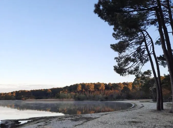 לינה וארוחת בוקר Au Petit Nid De 3*