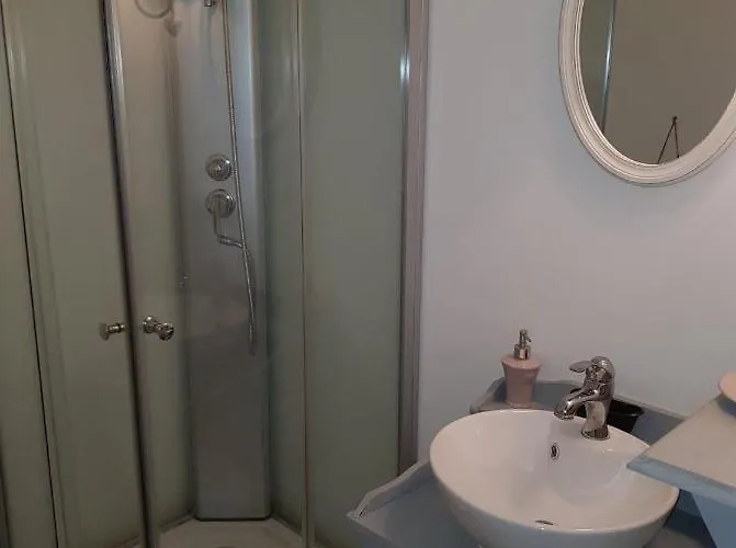 לינה וארוחת בוקר Au Petit Nid De סנגווינה