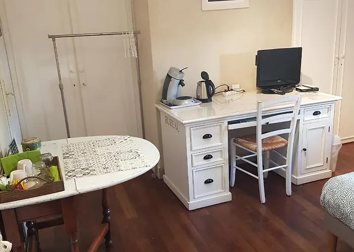 לינה וארוחת בוקר Au Petit Nid De 3*